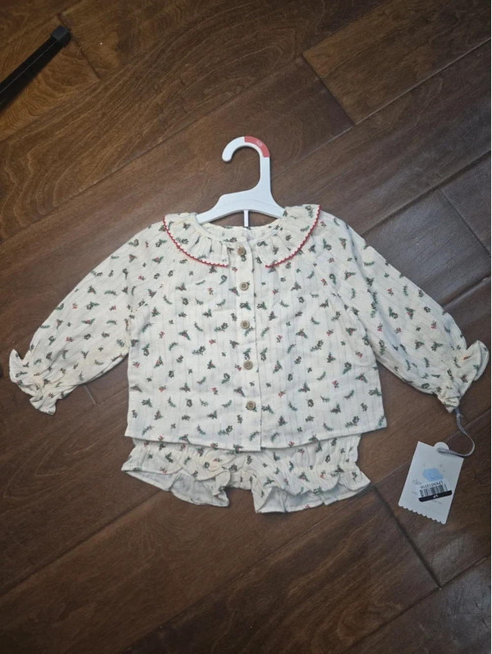 6 to 9m brand new christmas outfit from cloud island item 564G8